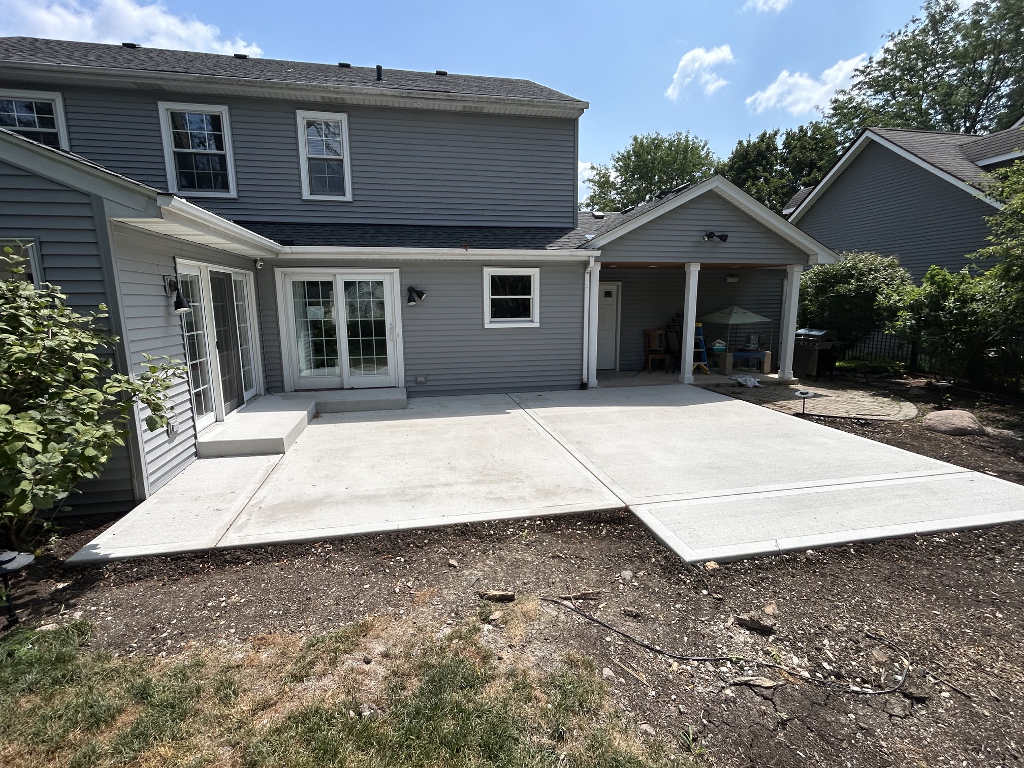 UpperDeck_Backyard_ConcretePatio02