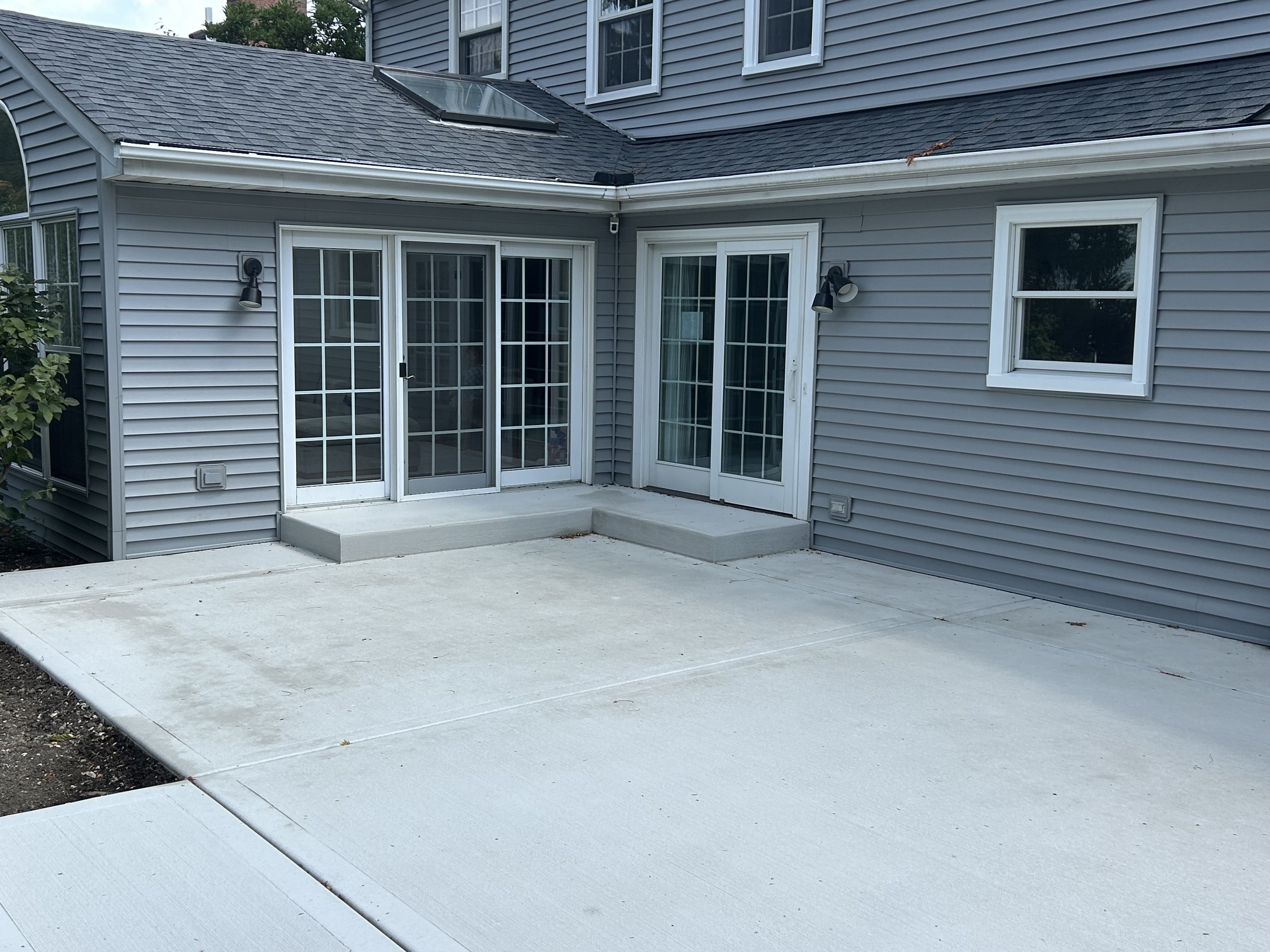 UpperDeck_Backyard_ConcretePatio03