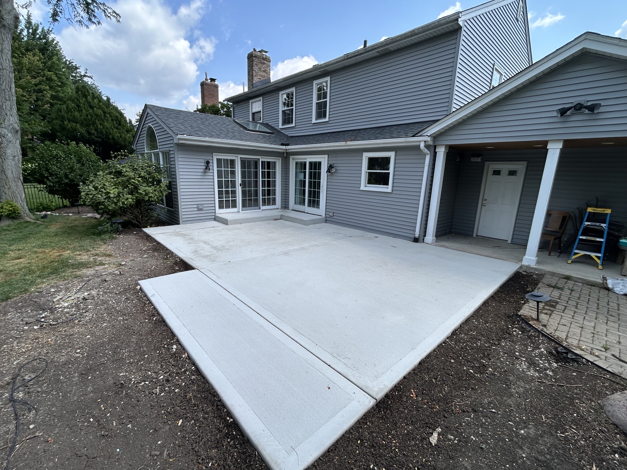 UpperDeck_Backyard_ConcretePatio04